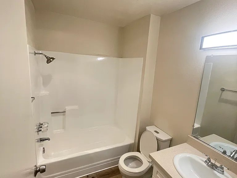 1049 Winchester Ave — Photo 11