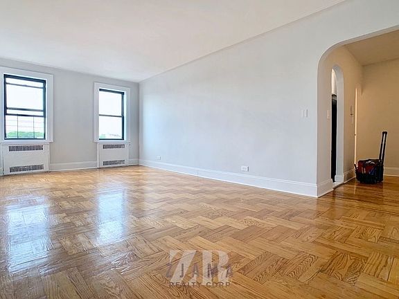 2nd image of 245 Hawthorne St APT F3