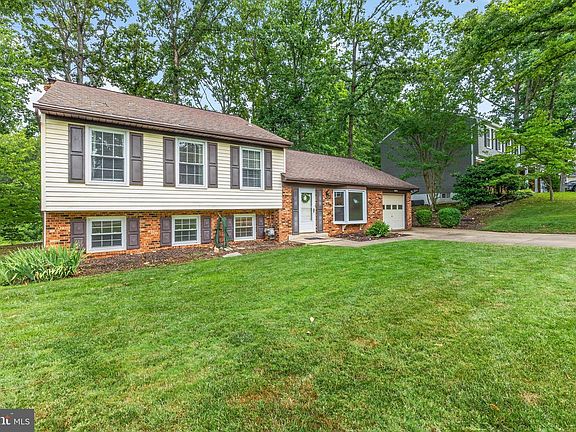 2nd image of 15786 Crocus Ln