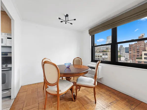 315 East 70th Street image 4 of 9