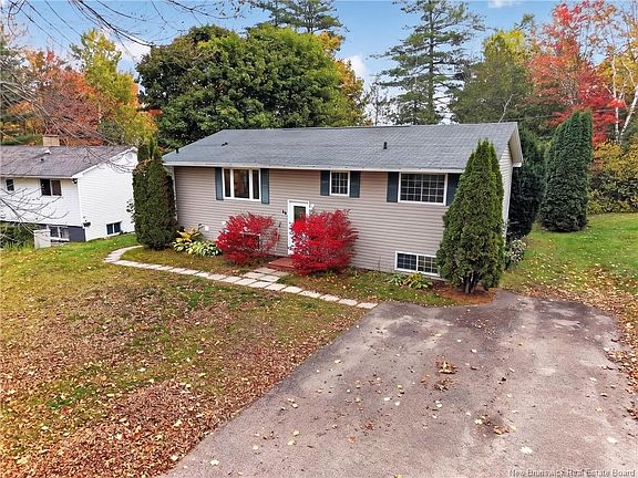 2nd image of 40 Ayres St