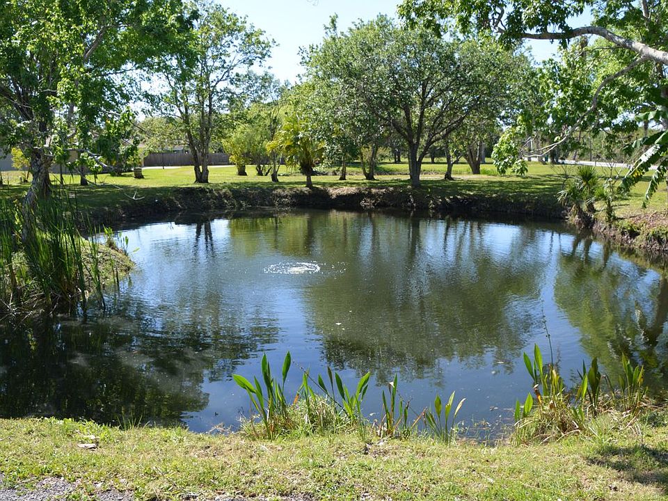 2nd image of 1045 Pine Island Rd