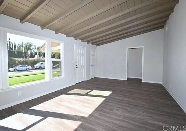 16601 Valerio St — Photo 9