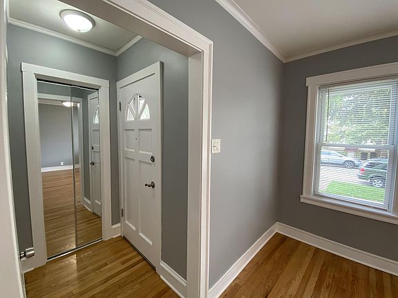 4th image of 3404 N Oconto Ave