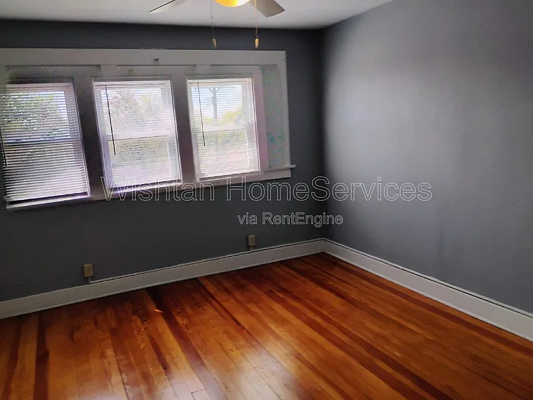 159 W Locust St — Photo 6