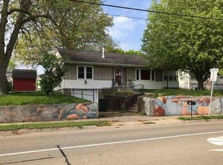 1240 2nd Ave S, Clinton, IA 52732