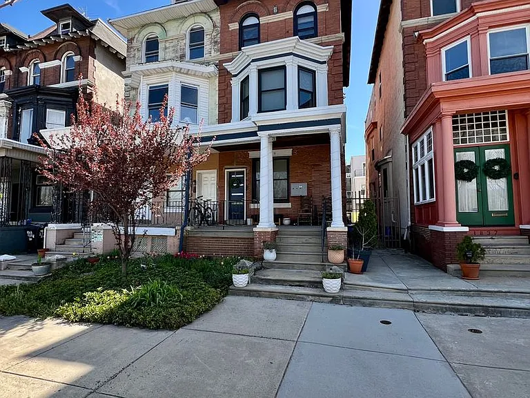 33rd St N 1839 — Photo 1