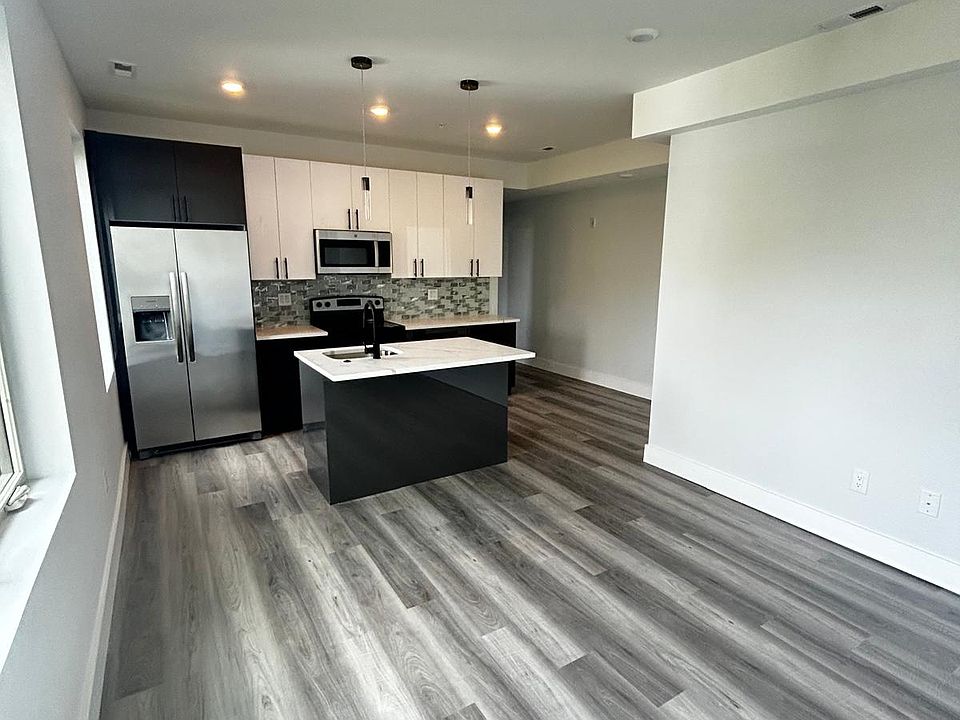 1st image of 2326-28 N 9th St #304