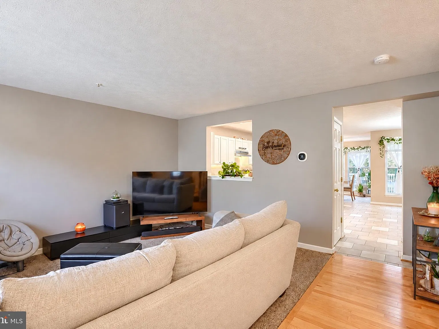3 bed, 2.5 bath, 2252 sqft, $2,400 — Photo 3