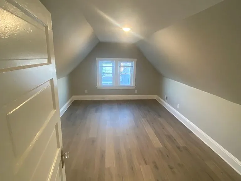 315 E University Ave — Photo 13