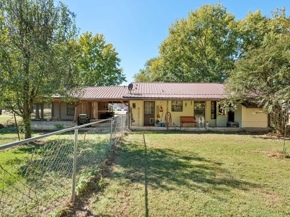 702 S Division St, Lavaca, AR 72941