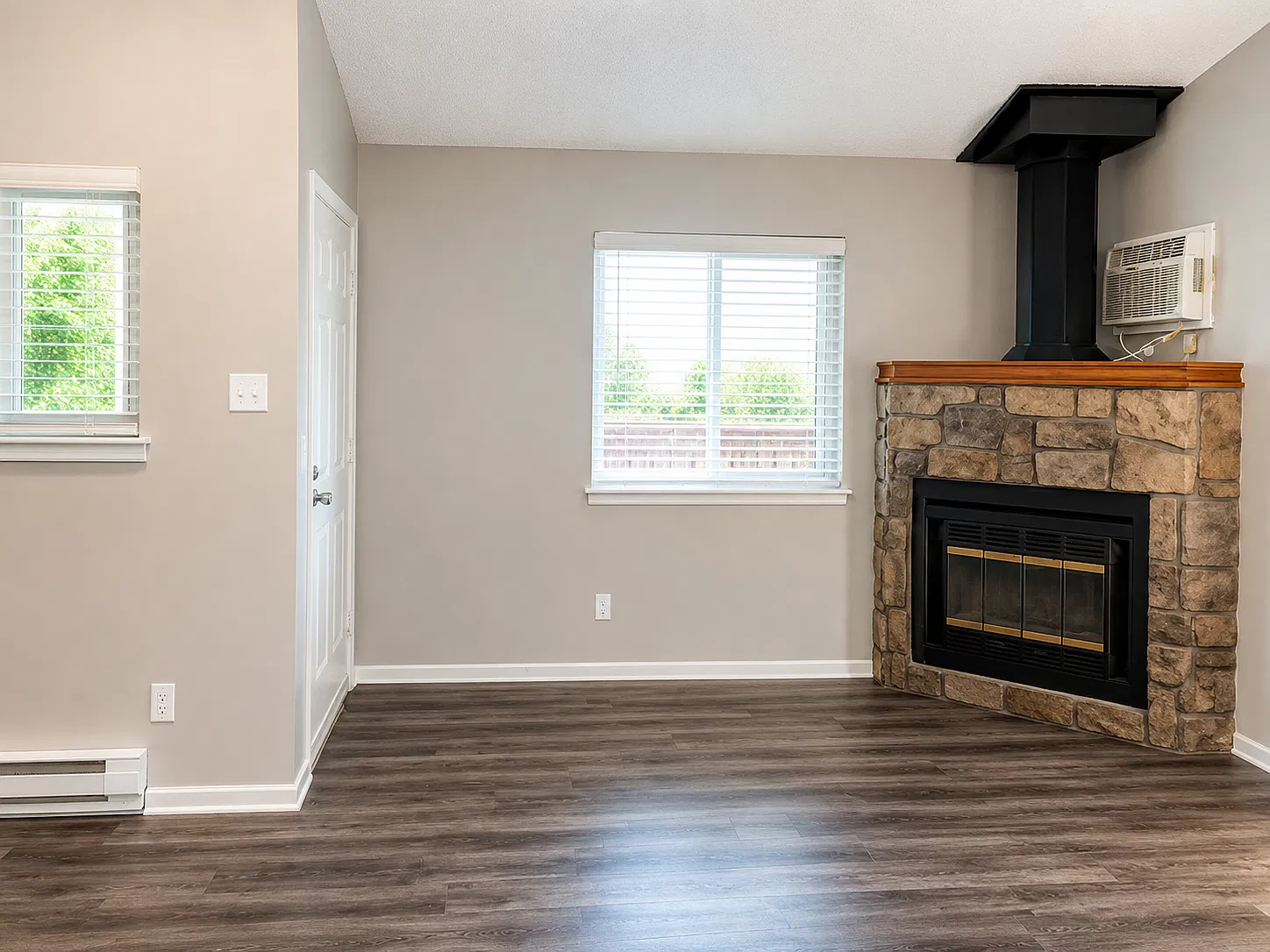 2 bed, 1.0 bath, 836 sqft, $1,640 — Photo 3