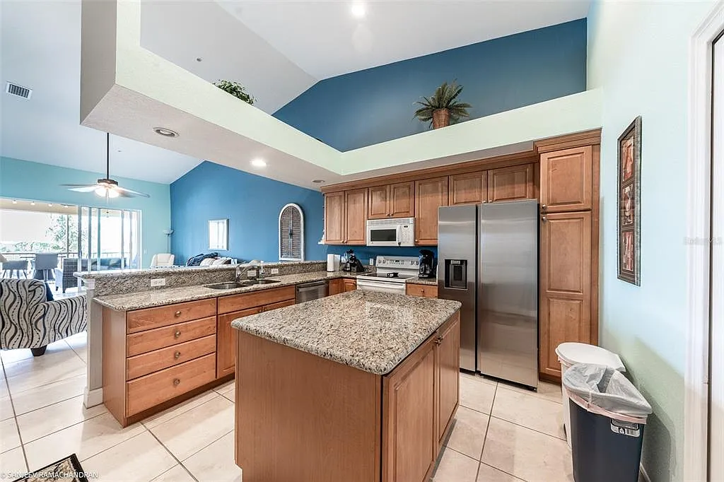 3 bed, 2.0 bath, 1501 sqft, $4,000 — Photo 4