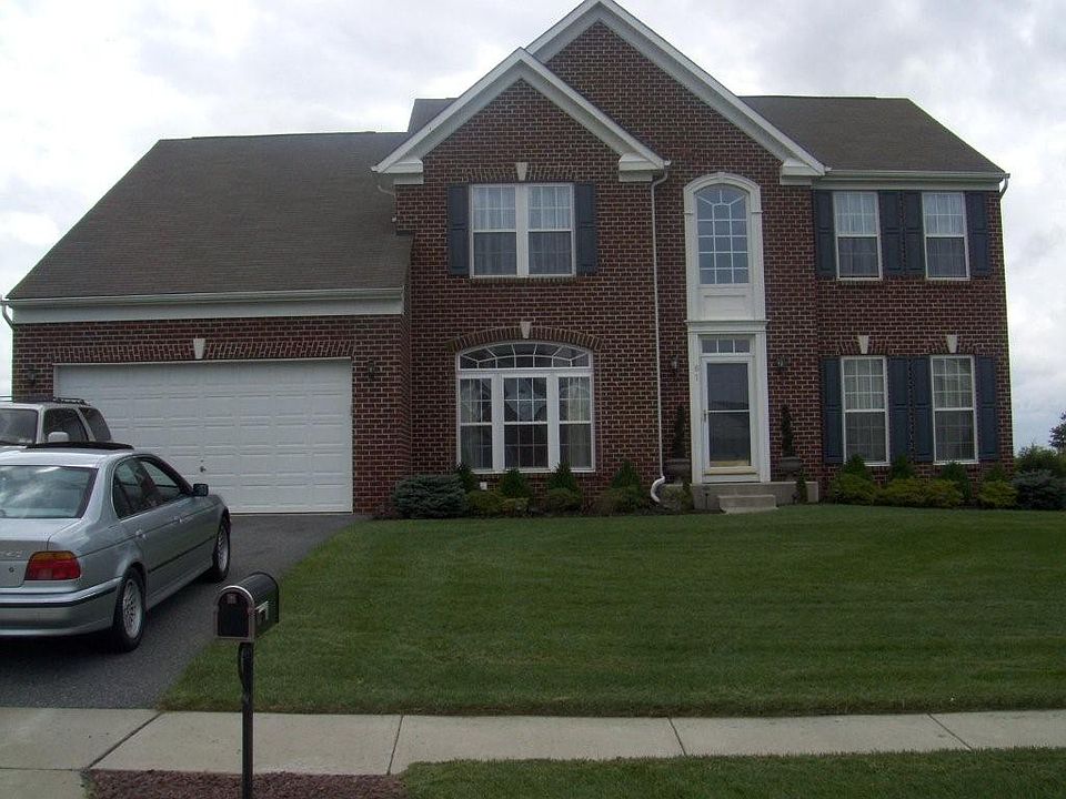 1st image of 61 Cantwell Dr