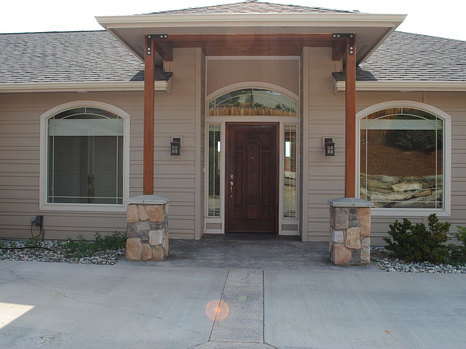 831 Briarwood Terrace 002_06202016
