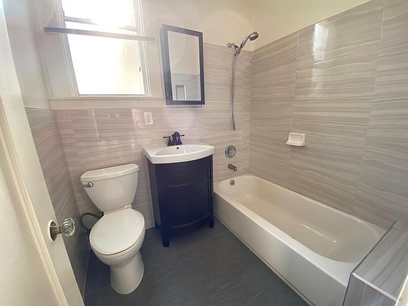 4th image of 3024 Fulton St APT 11