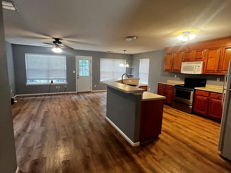 6350 Old Townpoint Rd — Photo 2