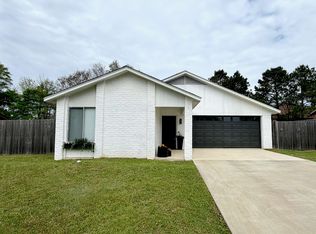 205 Yvonne Ln, Marshall, TX 75672