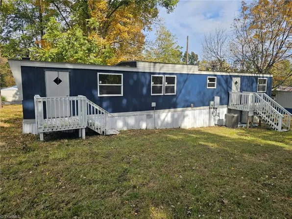 199 Rosewood Dr, Mount Airy, NC 27030