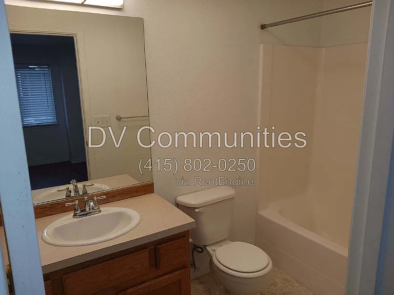 2571 NW Cedar Ave #3 — Photo 5