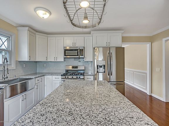 3rd image of 10 Morongo Ct