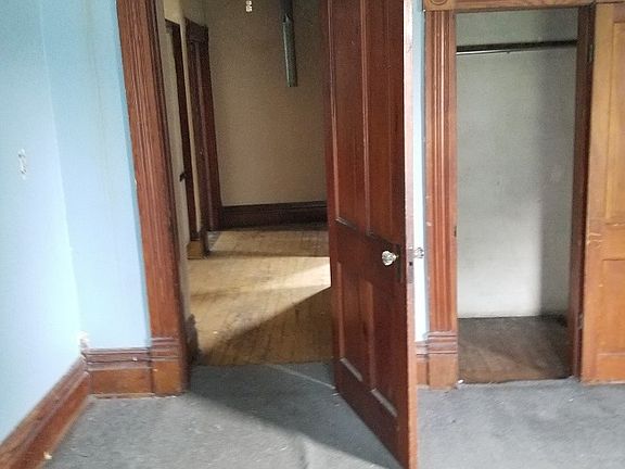 5th image of 8585 Peachtree Ln