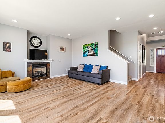 5th image of 2639 Glenmore Street