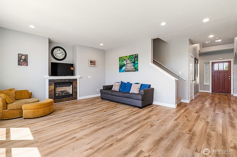 5th image of 2639 Glenmore Street