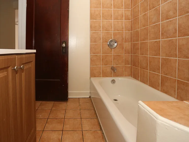 1258 W Montrose Ave #2 — Photo 19