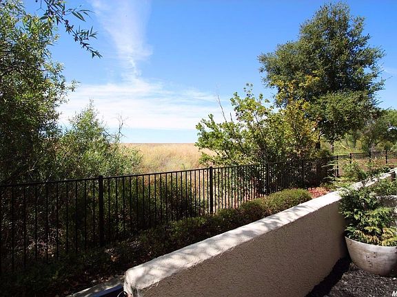 3rd image of 1103 Esplanade Cir
