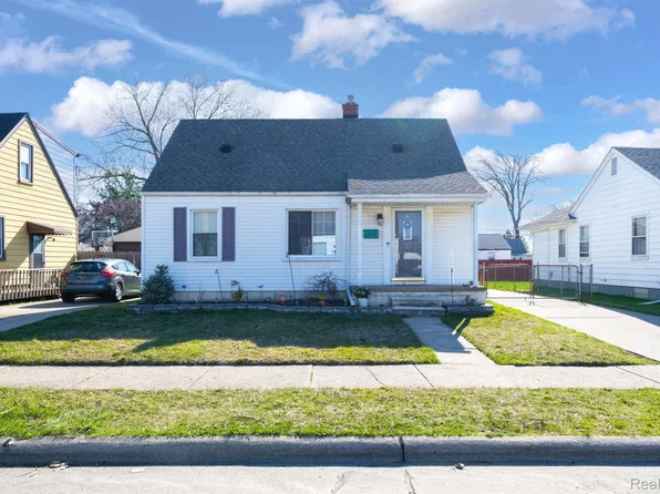 28190 Asmus St, Roseville, MI 48066