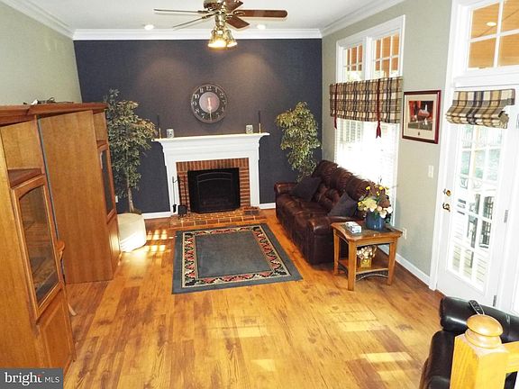 3rd image of 128 Longfellow Dr