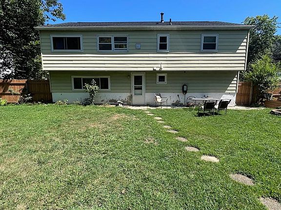 3rd image of 292 Justice Dr