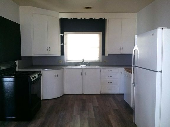 4th image of 102 Bradford St