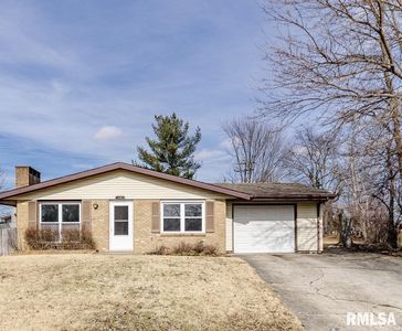 215 N Linnhill Ln, Washington, IL, 61571