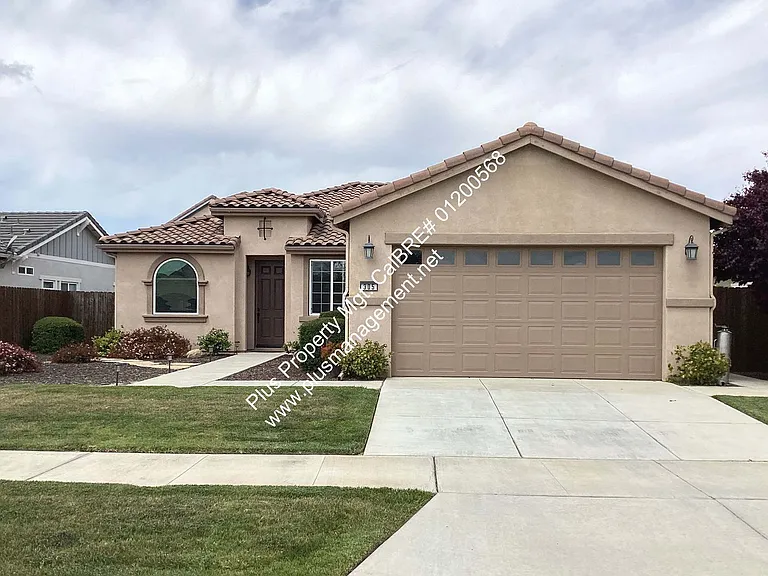 305 Hampton Dr — Photo 1