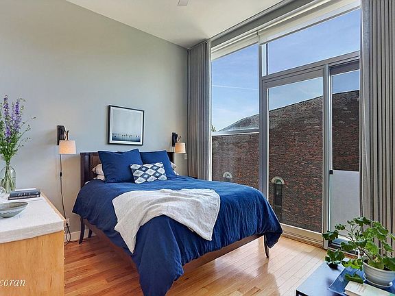 4th image of 916 Pacific St #401