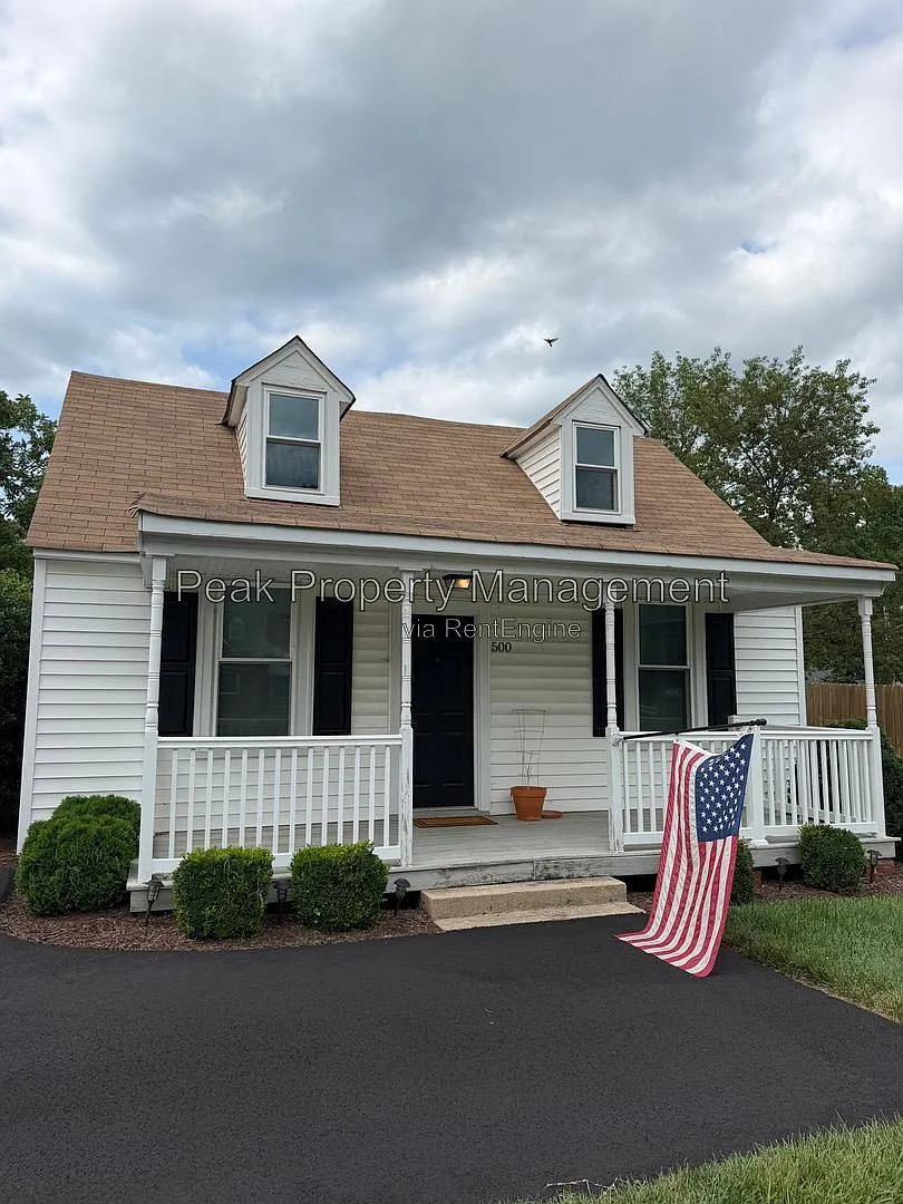 4 bed, 1.0 bath, 1393 sqft, $2,400 — Photo 2