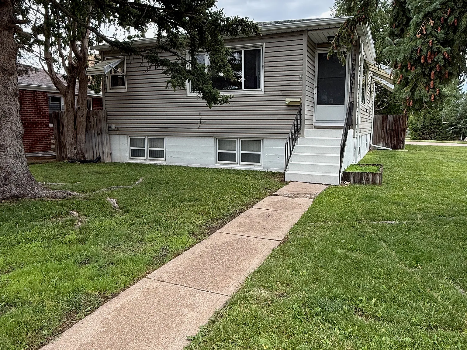 1601 Crook Ave — Photo 2