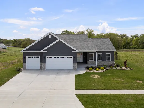 14 Viola Dr, Leclaire, IA 52753