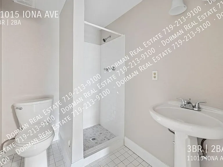 11015 Iona Ave — Photo 16