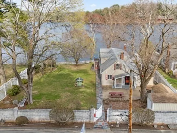 111 & 112 Maple Way, East Brookfield, MA 01515