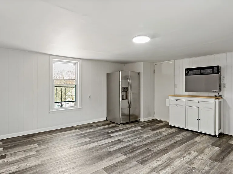 63 W Carpenter St #2-R — Photo 2