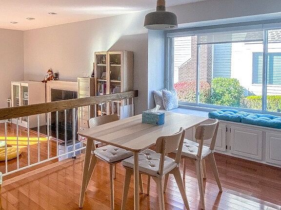 Dining area. Multi-functional area
