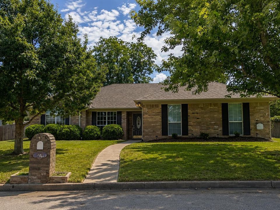 1st image of 20700 Bluegrass Cir