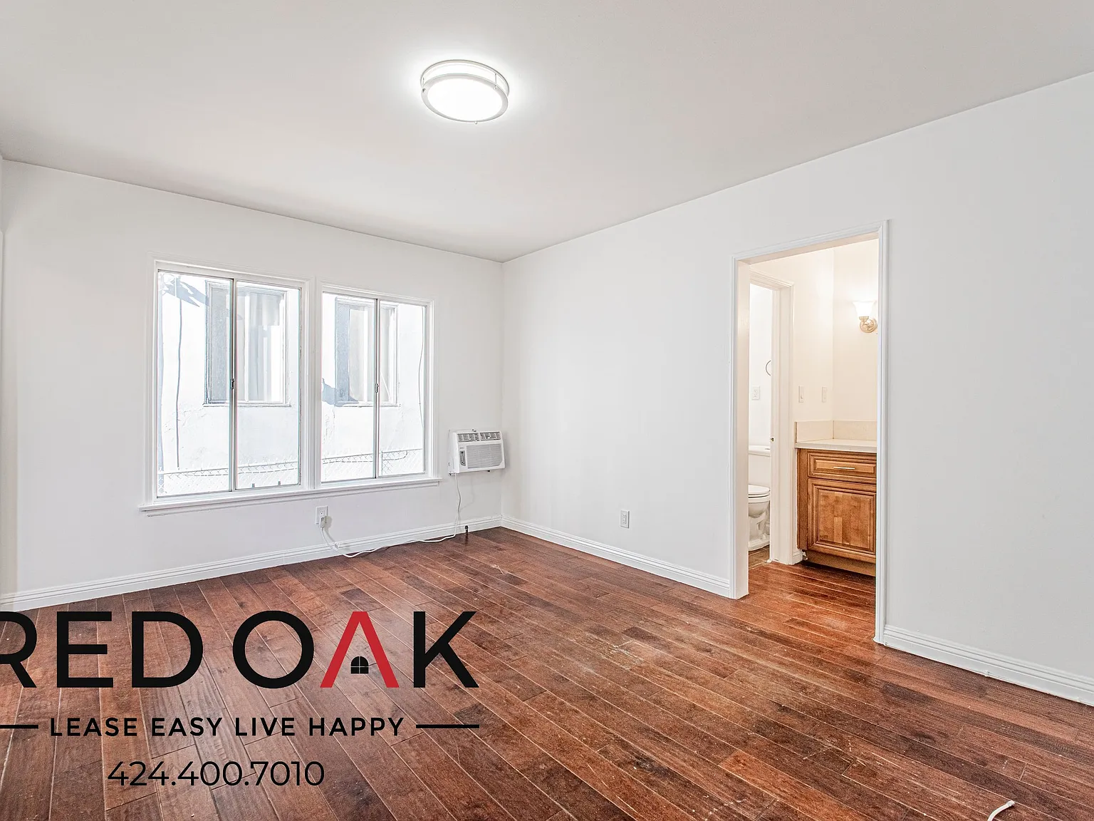 Spacious Studio with Dishwasher, Stainless Steel Appliances, Air Conditioning and On-Site Laundry... — Photo 4
