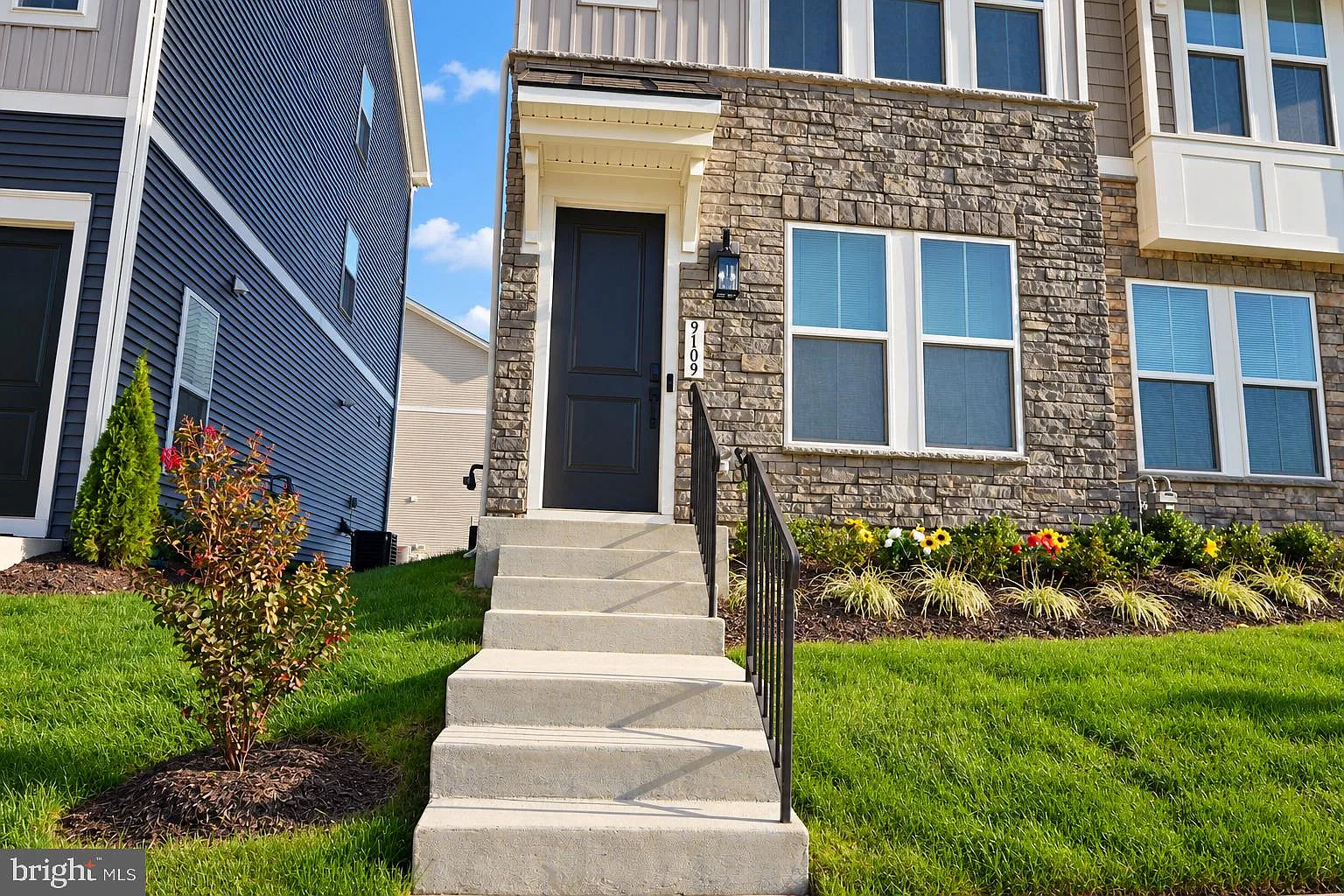 3 bed, 3.5 bath, 1600 sqft, $2,699 — Photo 4
