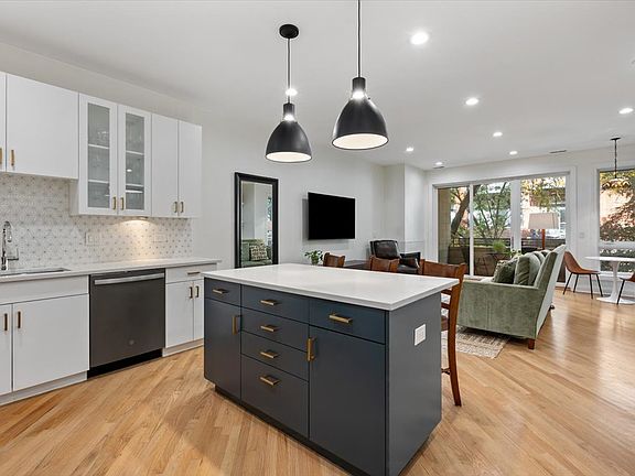 2nd image of 2247 W Wabansia Ave APT 204