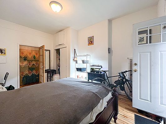 5th image of 337 E 6th St APT B
