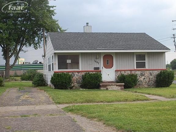2nd image of 1807 Earlmoor Blvd